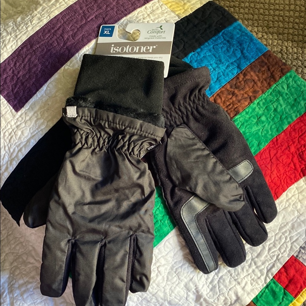 Isotoner Black Winter Gloves with smartDri and smarTouch Design